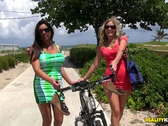 Sizzling babes pussy licking and fingering each other passionately