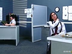 Cute Babe Gets Nailed After A Hot Oiled Up Massage