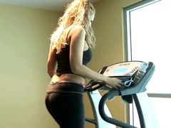 Darn sexy busty sporty girl Betty feels great when she sucks dick