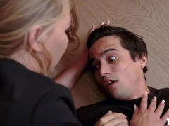 Young milf screams as she gets eaten - Jeanie marie sullivan