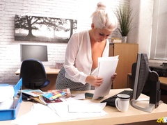 Sexy mommy with short hair Lu Elissa shows off her tits at work