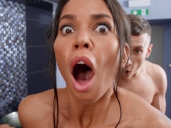 Deep sex makes mommy shiver