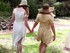 Amateur outdoors video of solo model Laney pleasuring her pussy